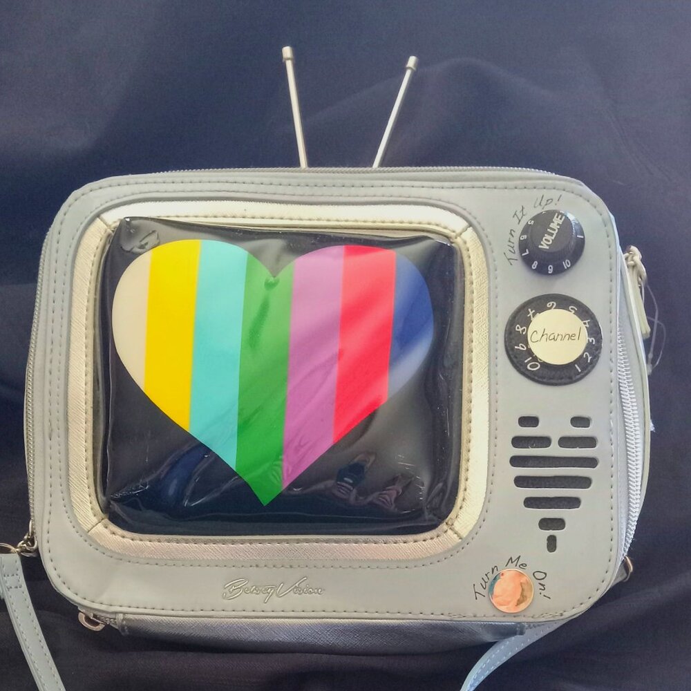 BETSEY JOHNSON TELEVISION CROSSBODY  "Betsey Vision"